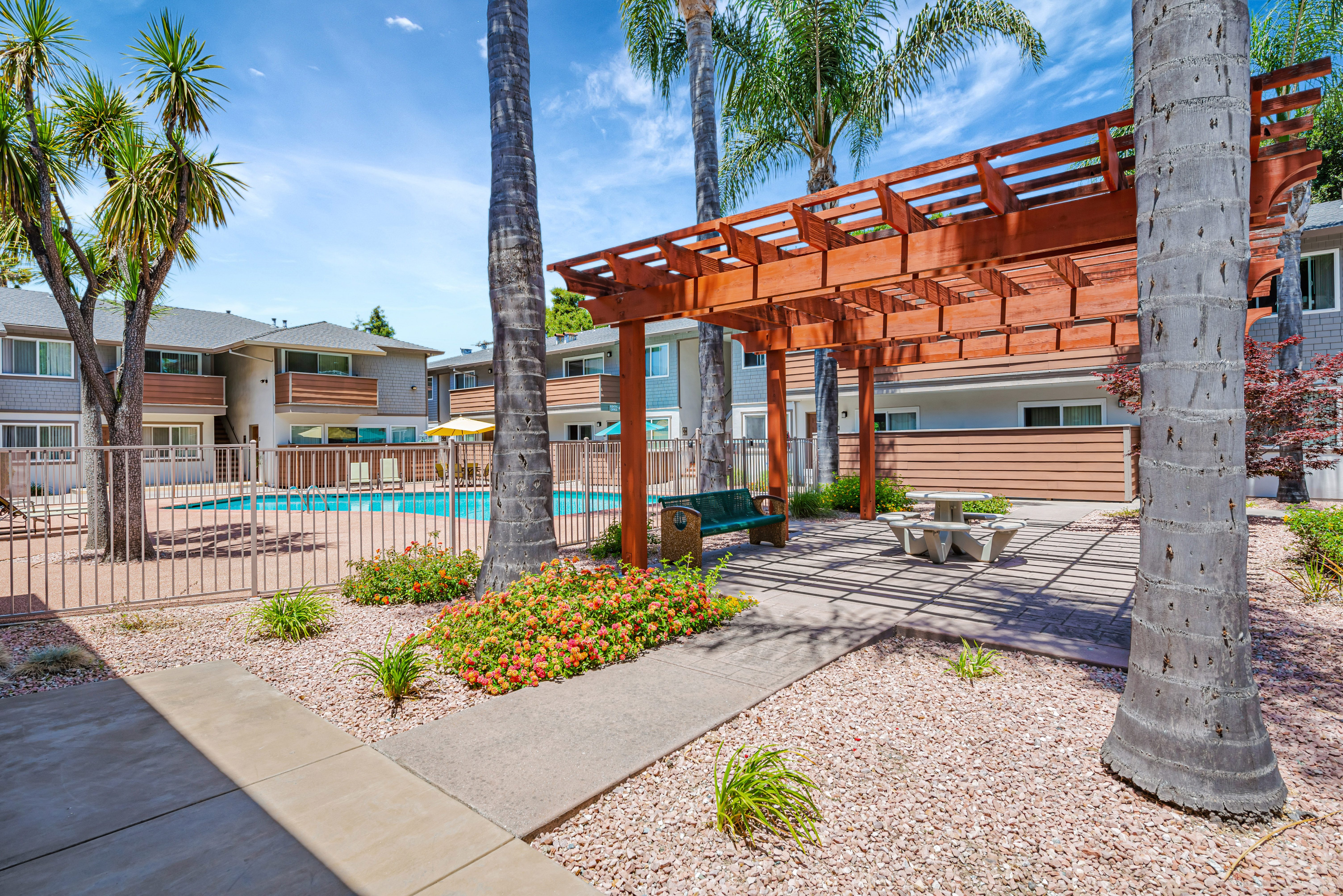Willow Manor Apartments photo 4